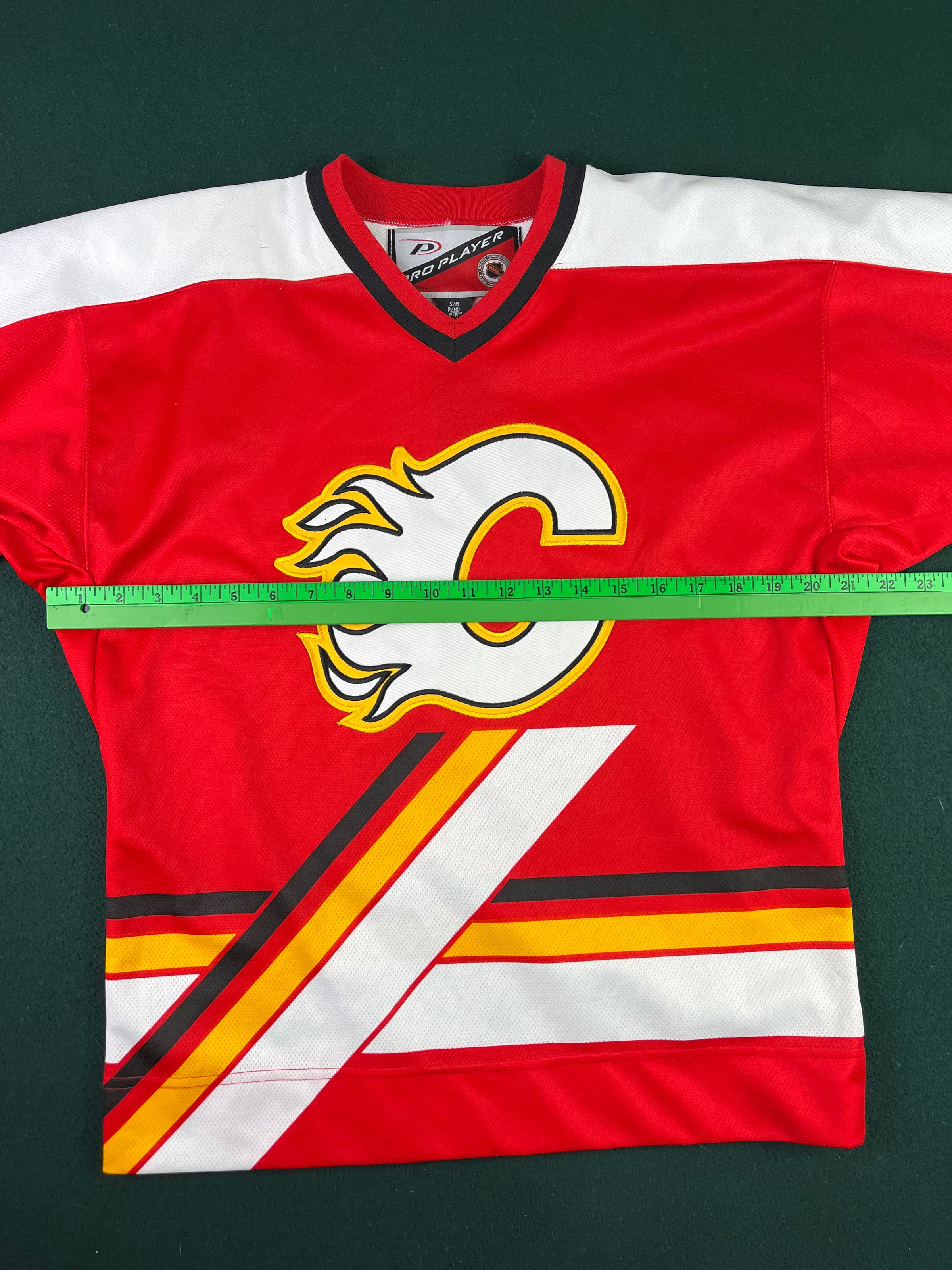 Calgary Flames 90's Away Pedestal Pro Player Jersey - S | good going